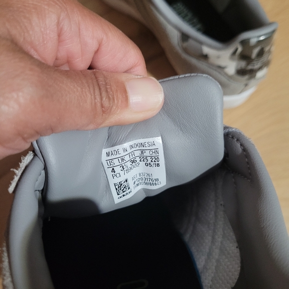 Gray Adidas shoes - Picture 3 of 3